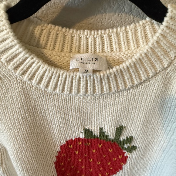 Strawberry Knit White Tank Top - Picture 3 of 5
